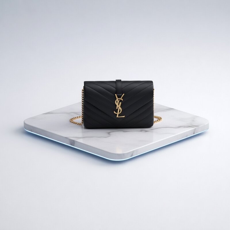 Bolso Mini Envelope Monogram de YSL